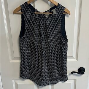 Elegant H&M Navy and White Sleeveless Top with Lace Detailing Collar